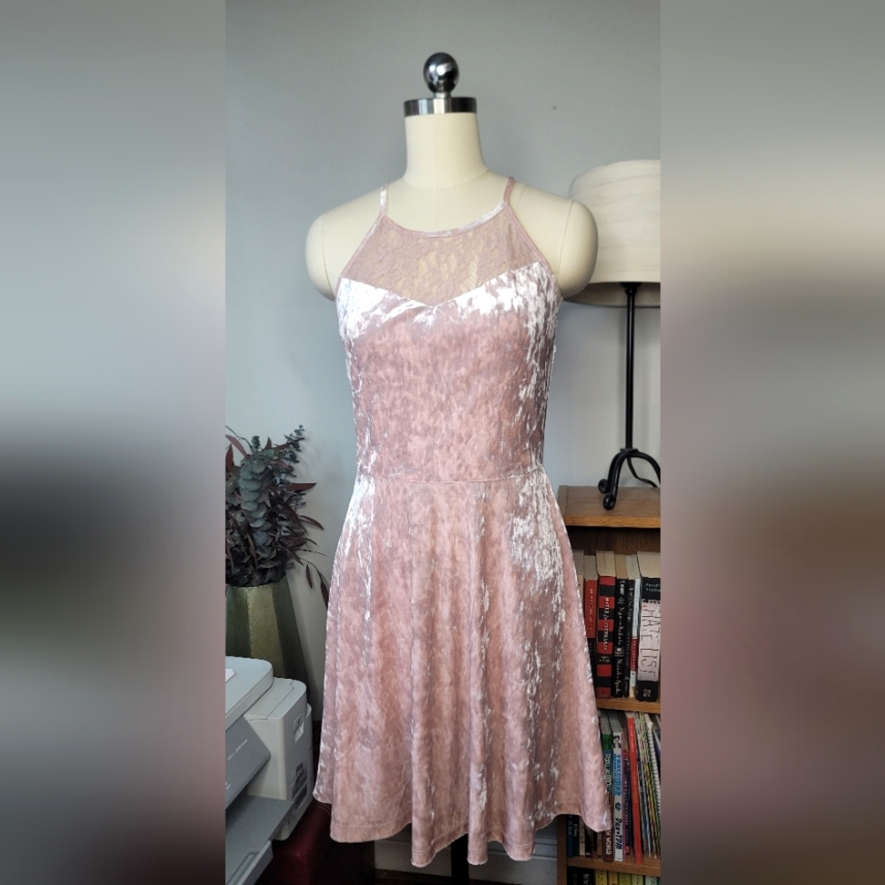 Charming Charlie Dress Crushed Velvet Lace Light Pink Size Small NWT
